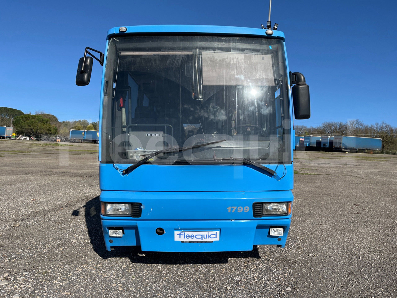 De Simon Starbus - Távolsági busz: 2 kép. De Simon Starbus - Távolsági busz: 2 kép.