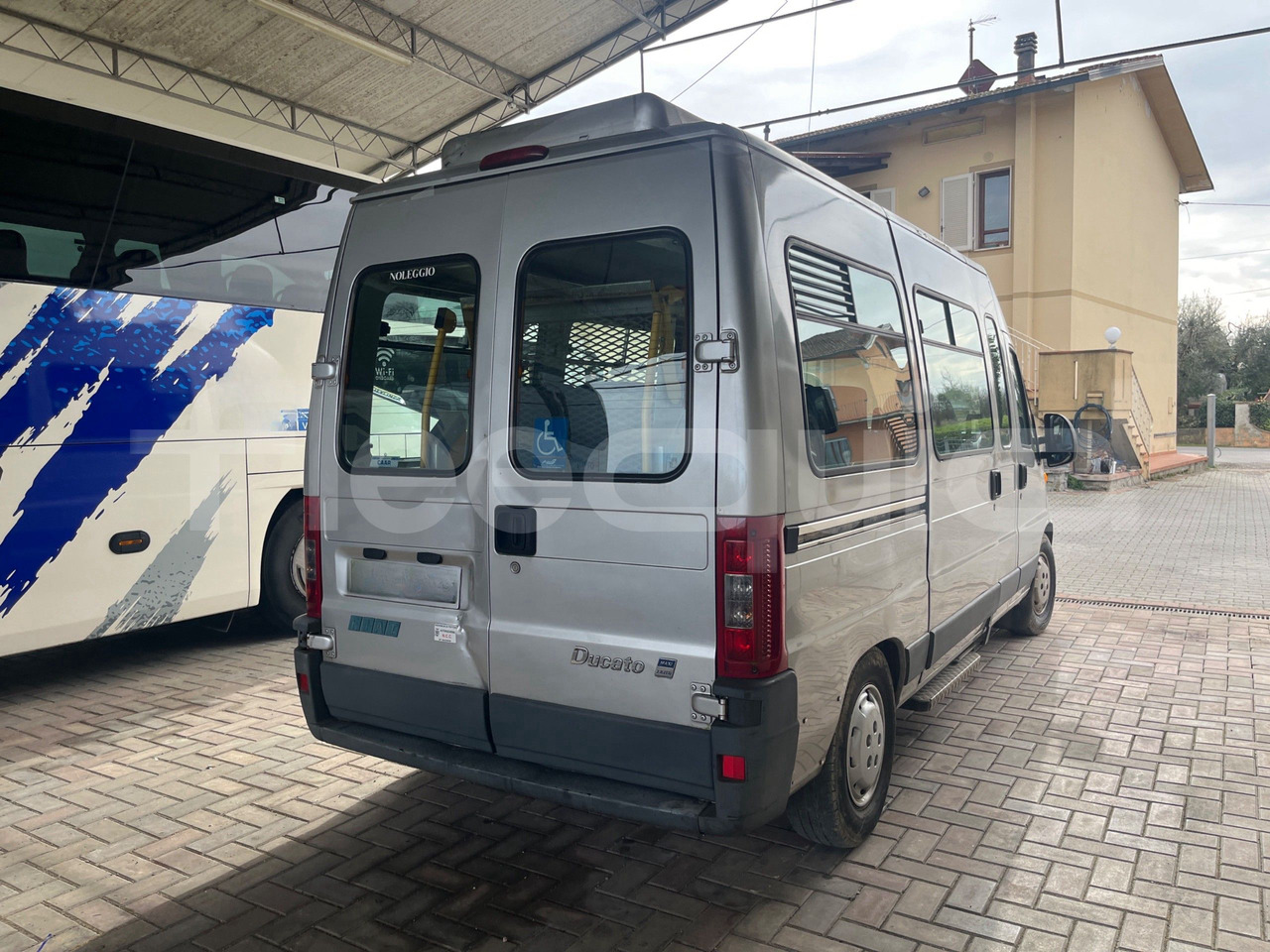 Távolsági busz Fiat Ducato Maxi: 15 kép.