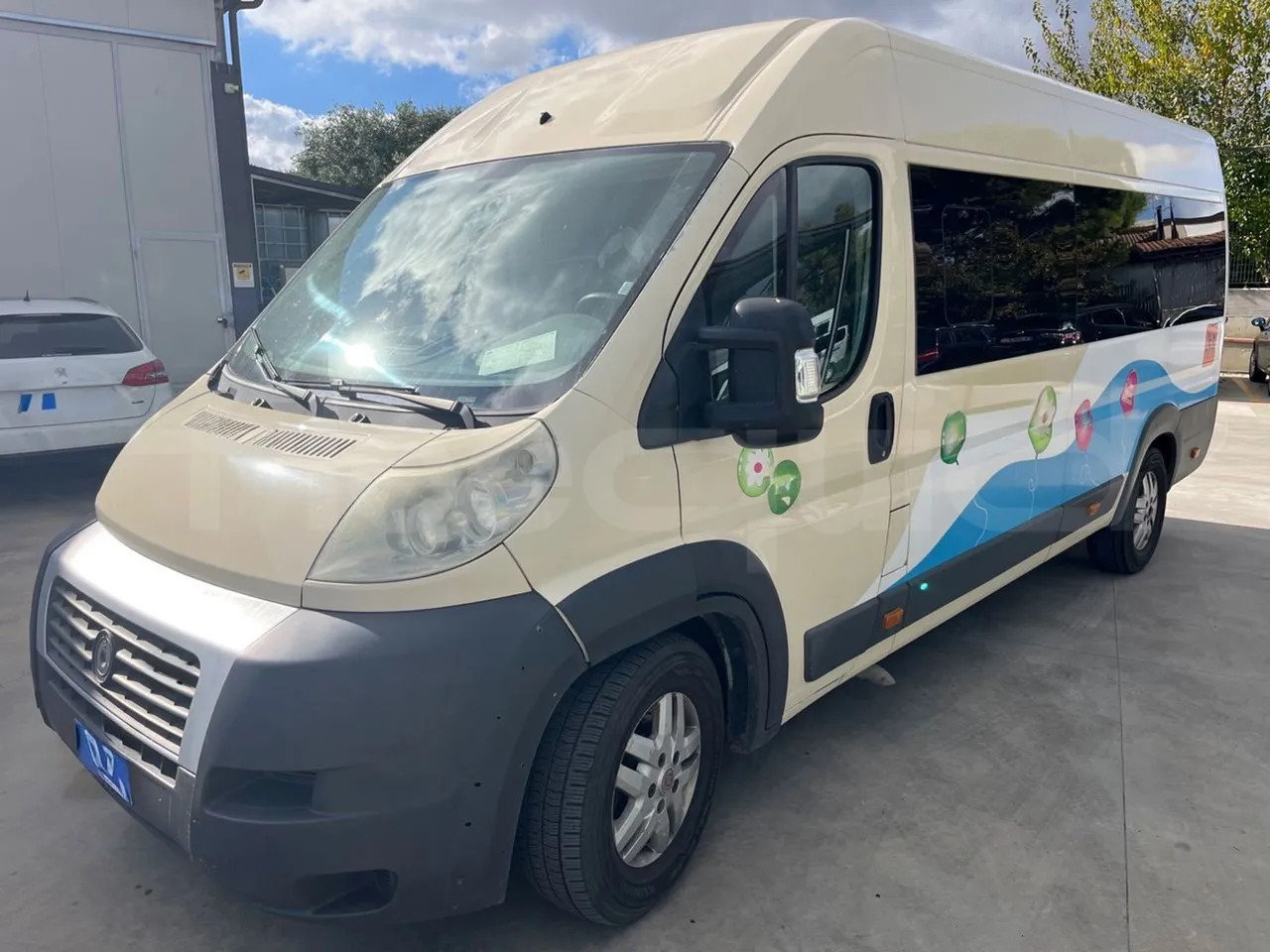 Fiat Ducato - Iskolabusz: 4 kép. Fiat Ducato - Iskolabusz: 4 kép.