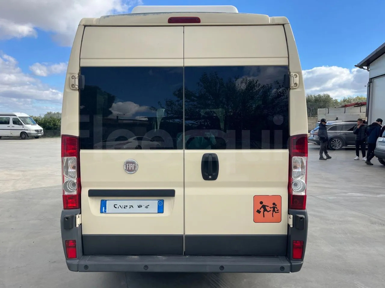 Fiat Ducato - Iskolabusz: 5 kép. Fiat Ducato - Iskolabusz: 5 kép.