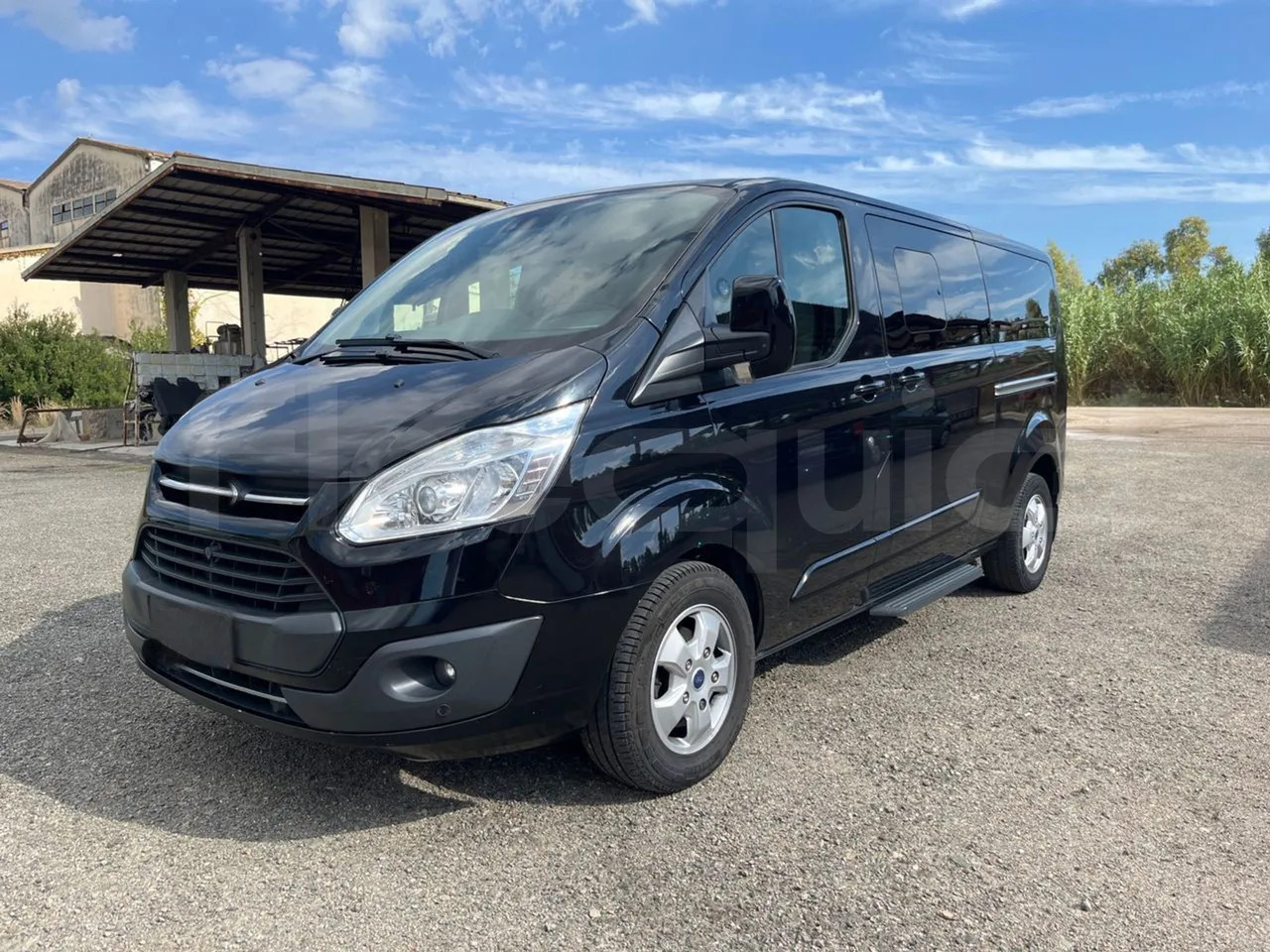 Ford Tourneo Custom - Minibusz, Kisbusz: 4 kép. Ford Tourneo Custom - Minibusz, Kisbusz: 4 kép.