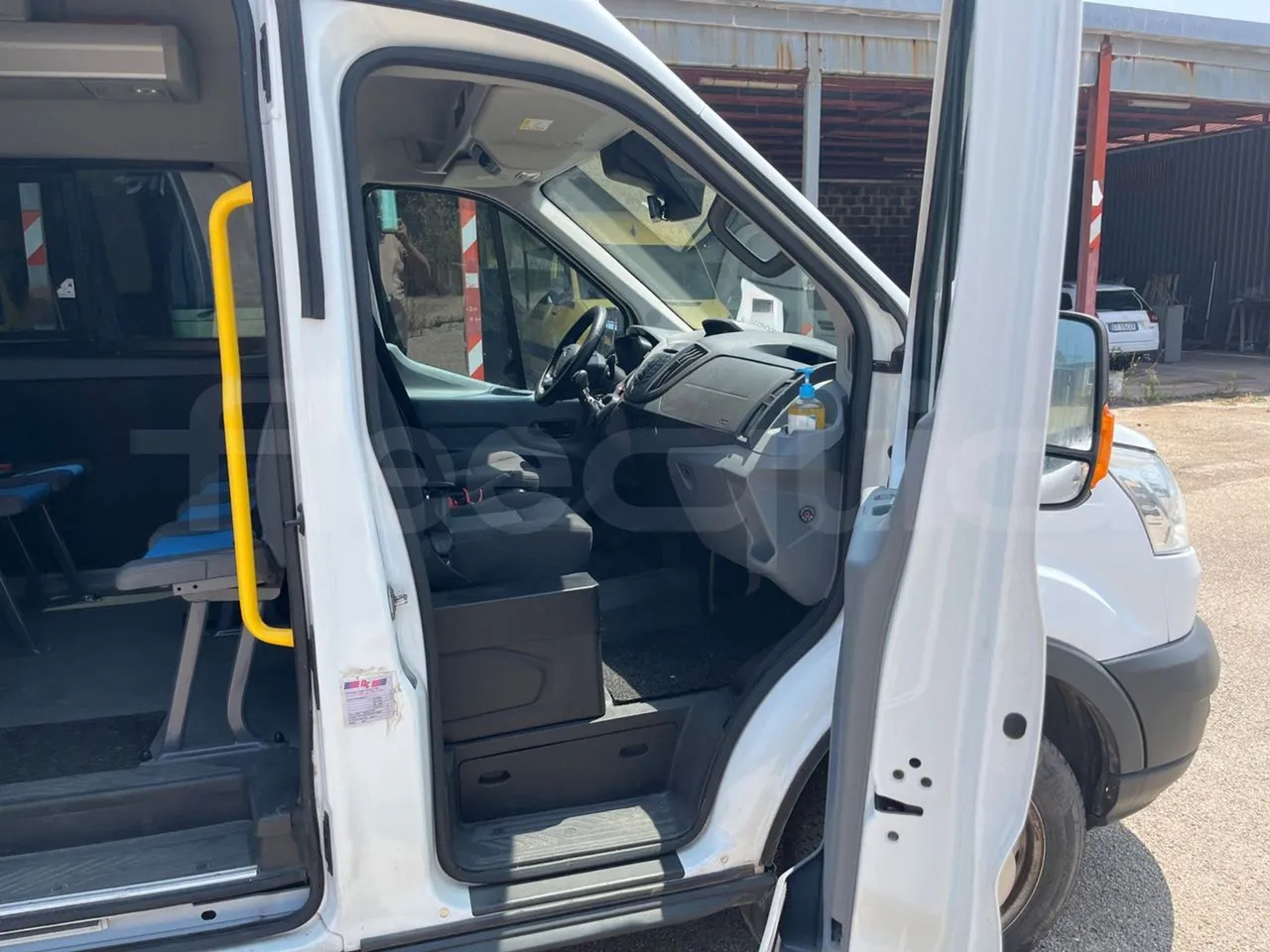 Ford Transit lízing Ford Transit: 13 kép.