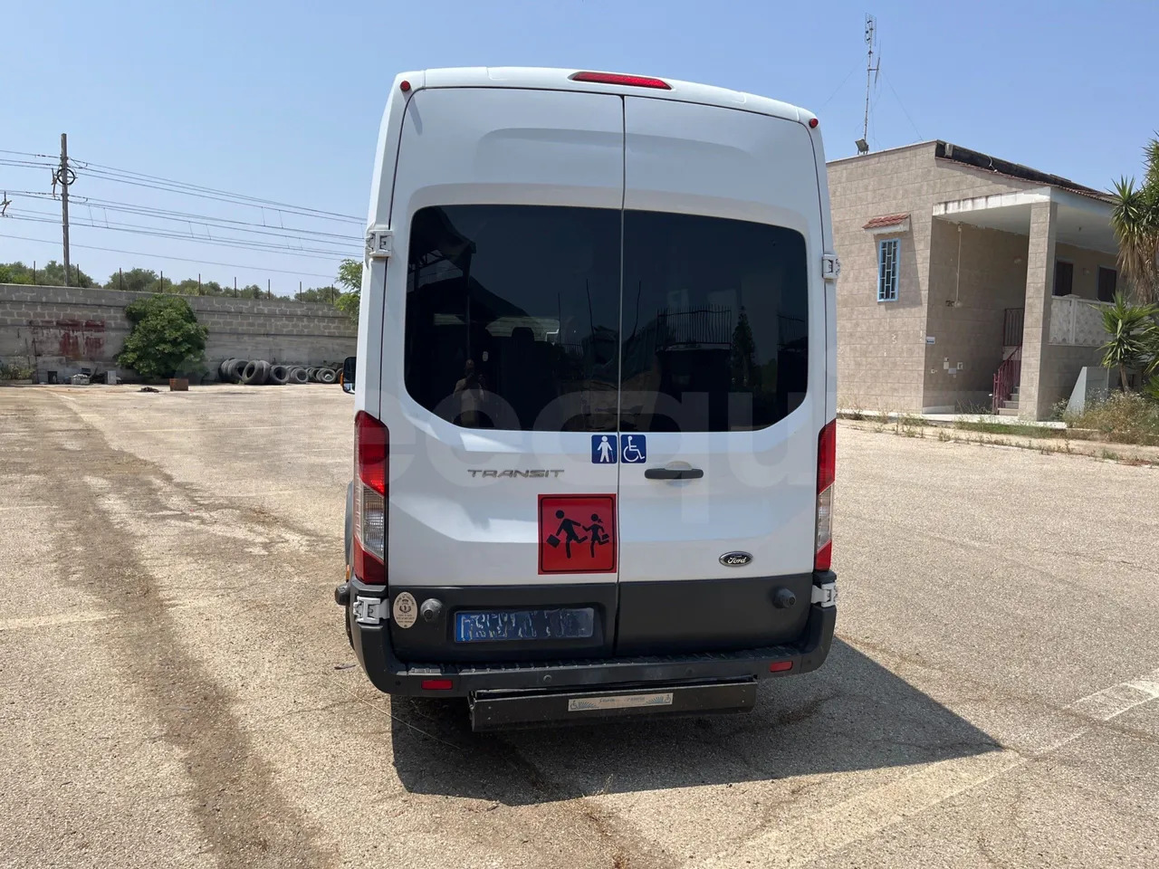 Ford Transit - Minibusz, Kisbusz: 5 kép. Ford Transit - Minibusz, Kisbusz: 5 kép.