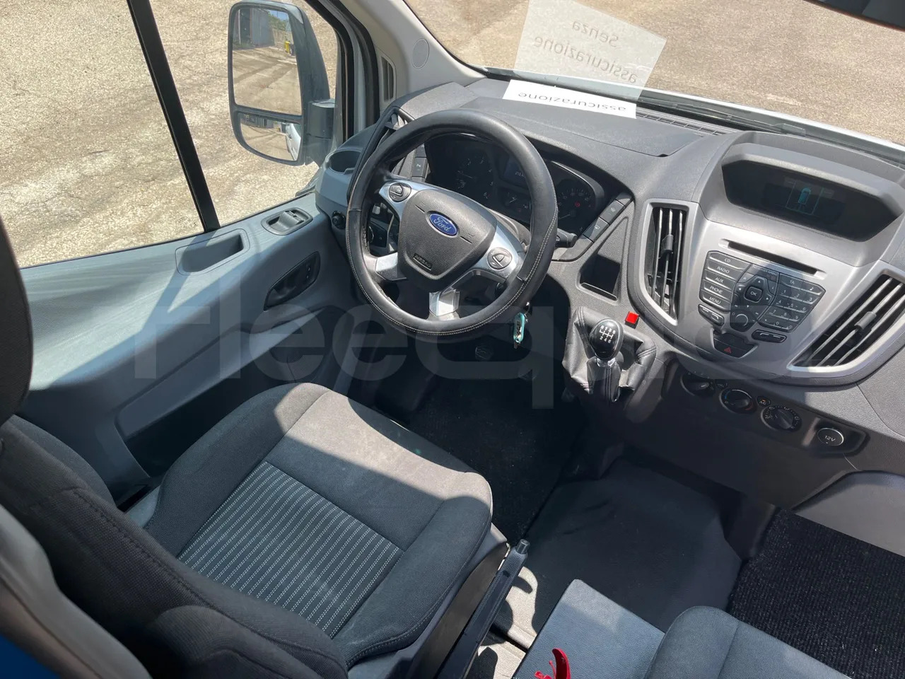 Ford Transit lízing Ford Transit: 17 kép.