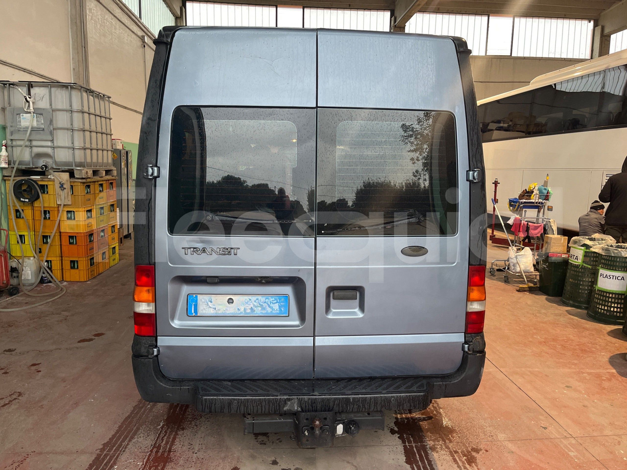 Ford Transit - Minibusz, Kisbusz: 4 kép. Ford Transit - Minibusz, Kisbusz: 4 kép.