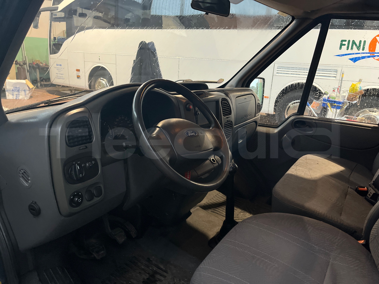 Minibusz, Kisbusz Ford Transit: 18 kép.