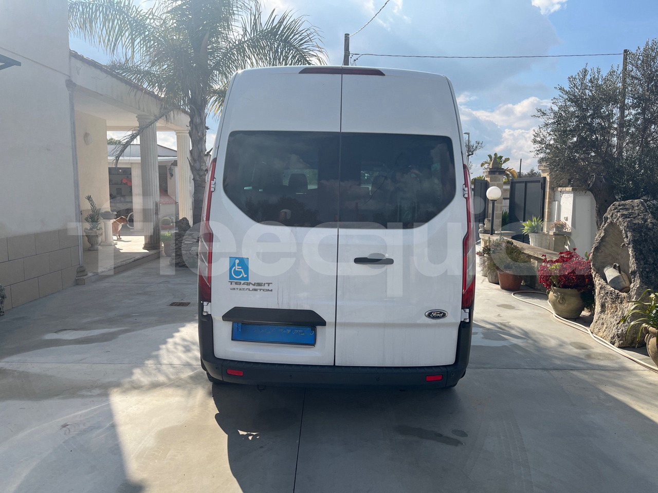 Ford Transit - Távolsági busz: 5 kép. Ford Transit - Távolsági busz: 5 kép.