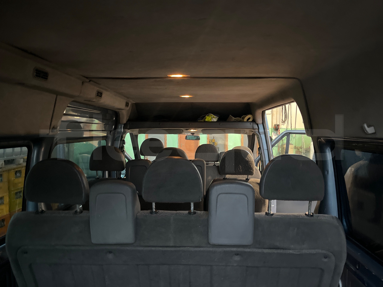 Minibusz, Kisbusz Ford Transit: 20 kép.