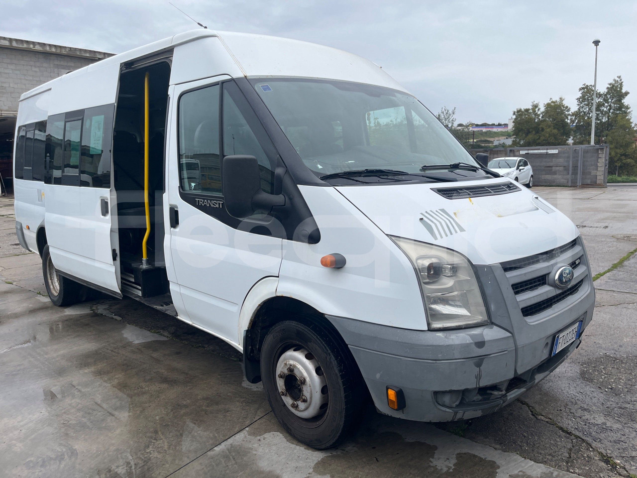 Ford Transit - Minibusz, Kisbusz: 1 kép. Ford Transit - Minibusz, Kisbusz: 1 kép.