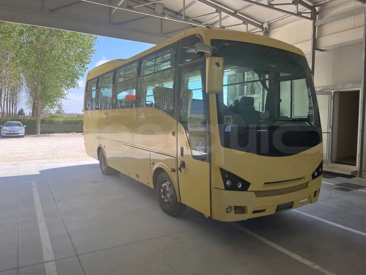 ISUZU Turquoise/Sb - Iskolabusz: 1 kép. ISUZU Turquoise/Sb - Iskolabusz: 1 kép.
