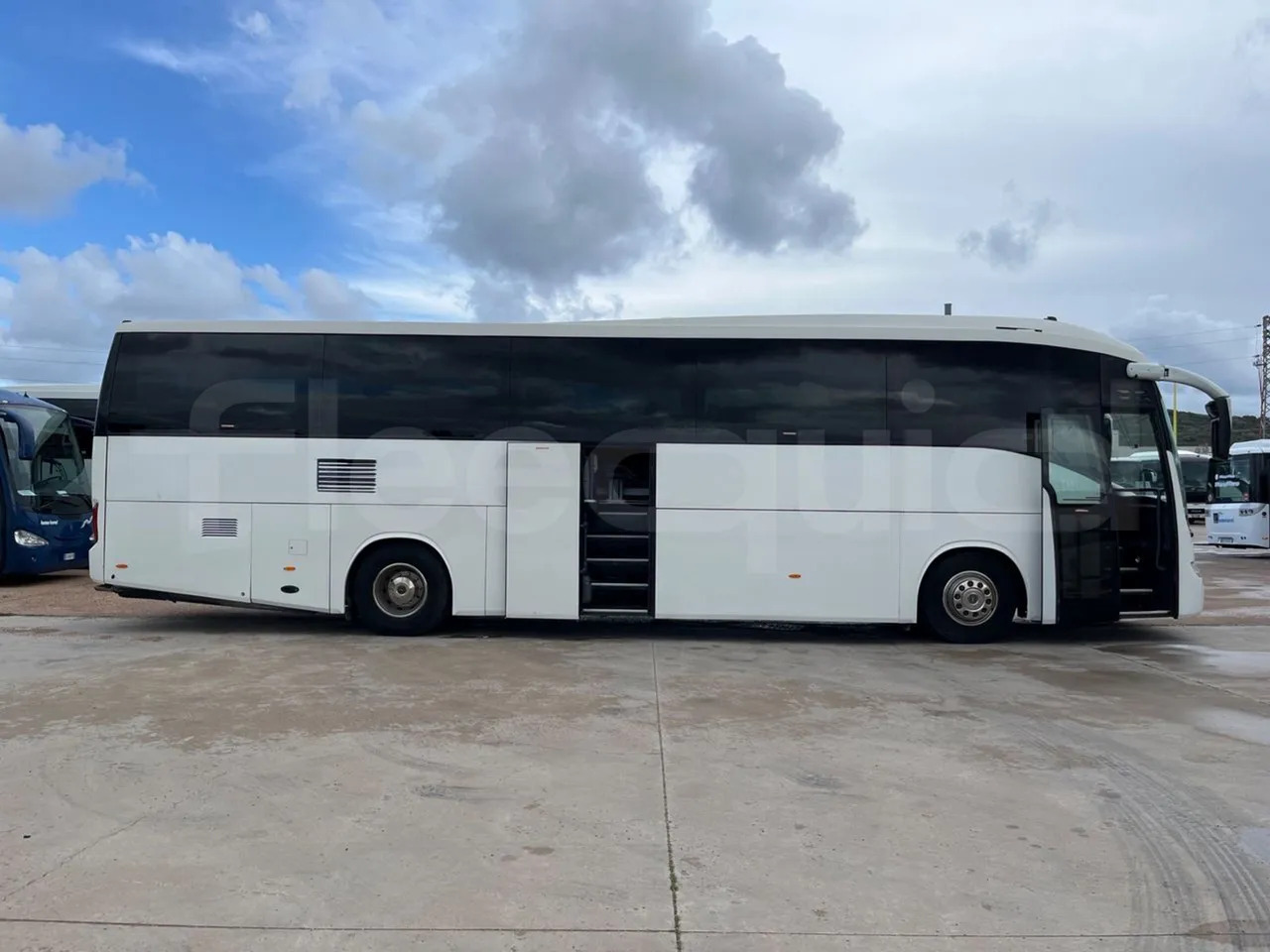 Távolsági busz Irisbus 397E.12: 14 kép. Távolsági busz Irisbus 397E.12: 14 kép.