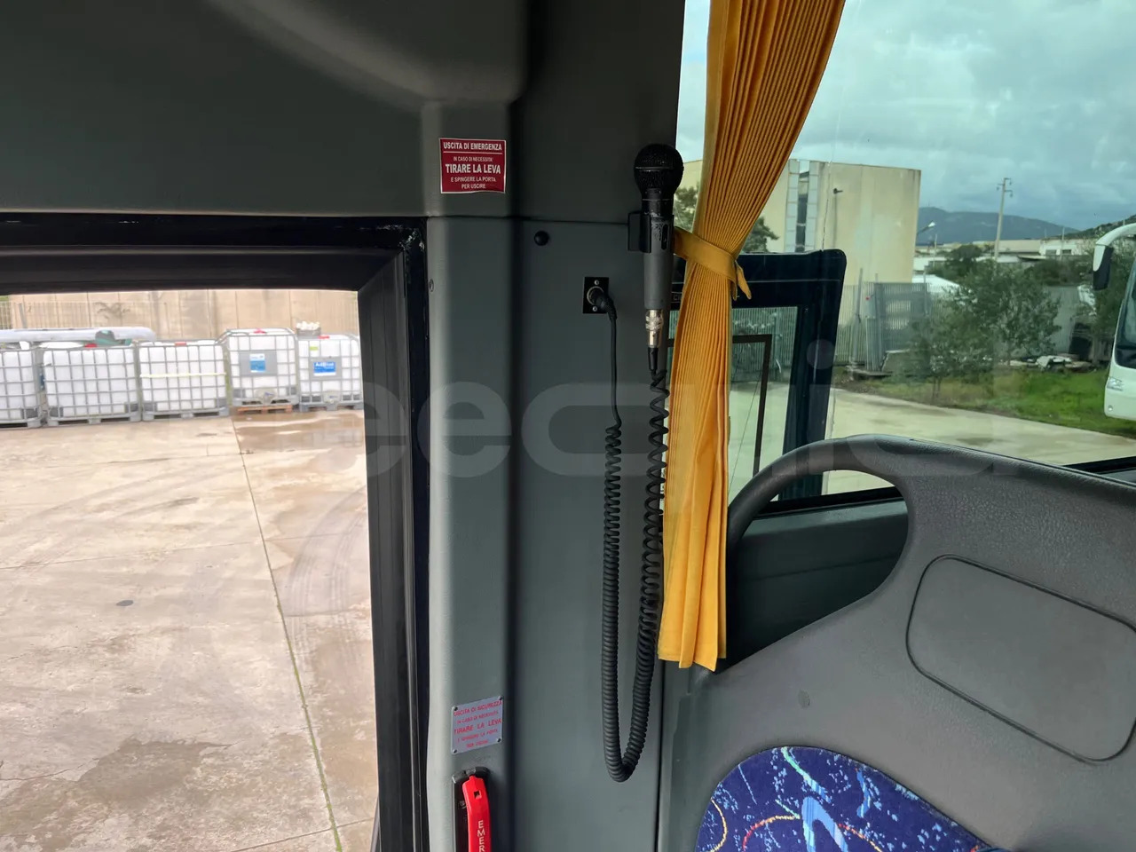 Távolsági busz Irisbus 397E.12: 39 kép. Távolsági busz Irisbus 397E.12: 39 kép.