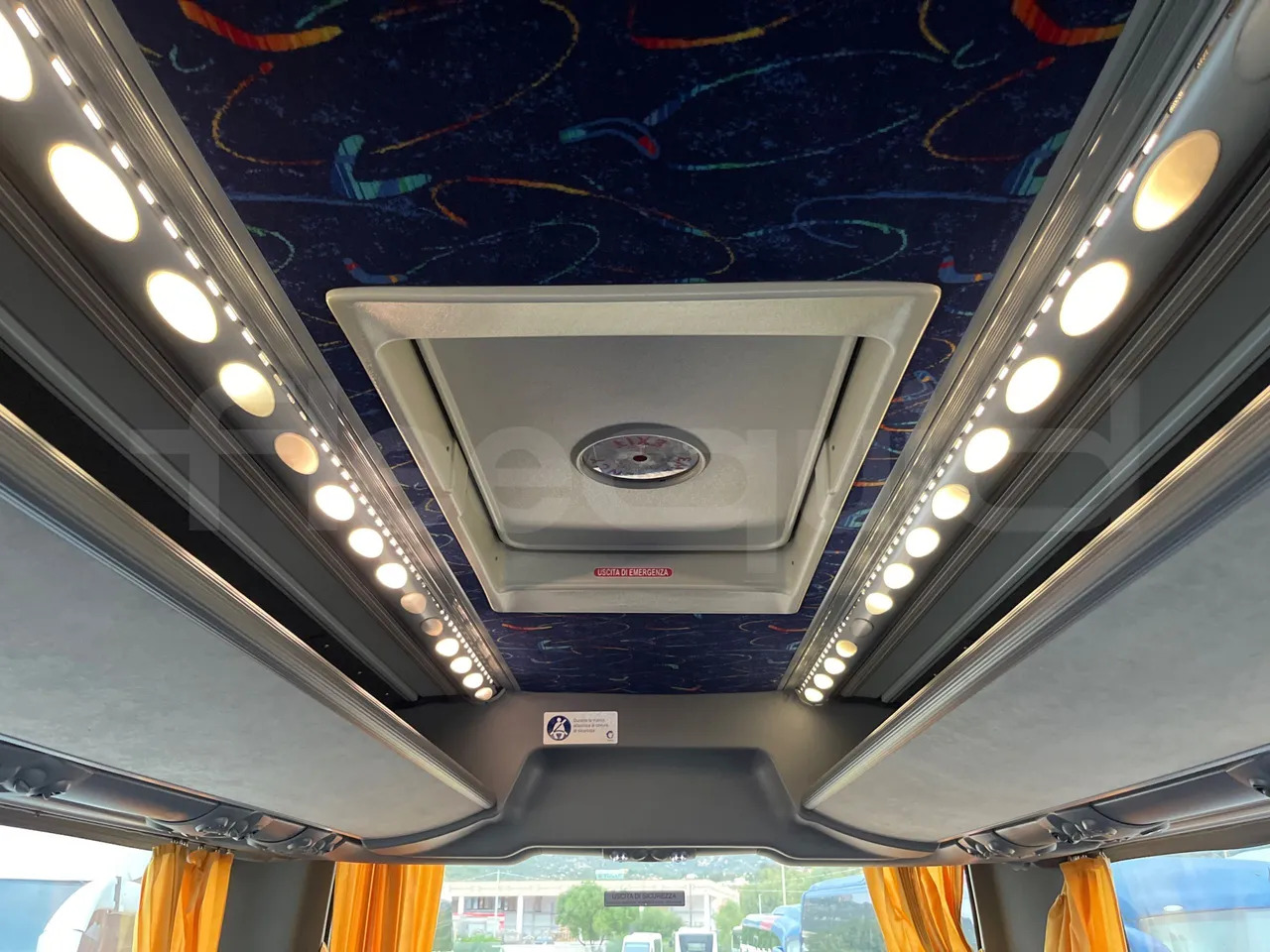 Távolsági busz Irisbus 397E.12: 25 kép. Távolsági busz Irisbus 397E.12: 25 kép.