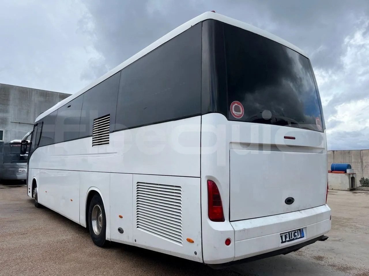 Távolsági busz Irisbus 397E.12: 9 kép. Távolsági busz Irisbus 397E.12: 9 kép.