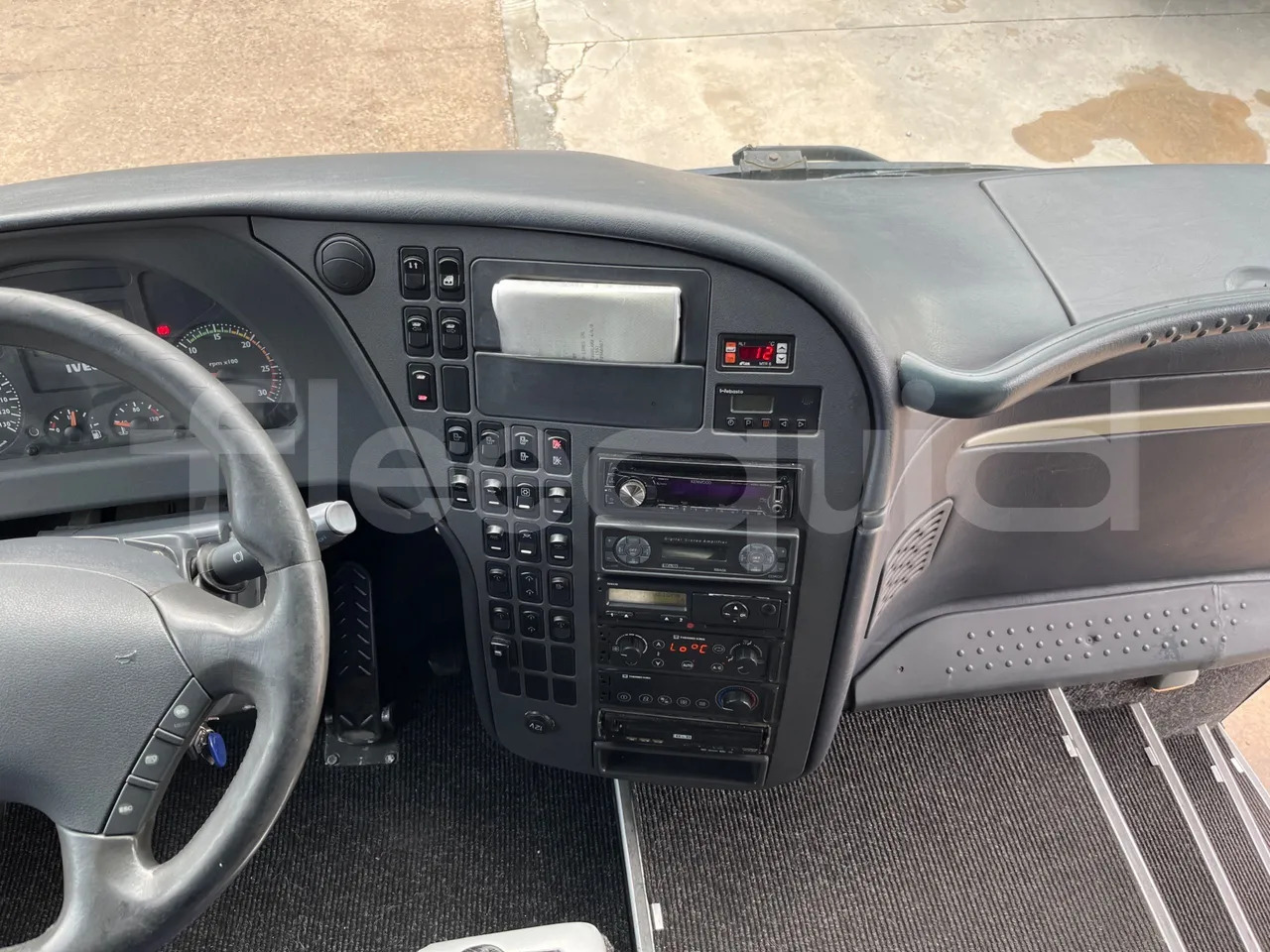 Távolsági busz Irisbus 397E.12: 37 kép. Távolsági busz Irisbus 397E.12: 37 kép.