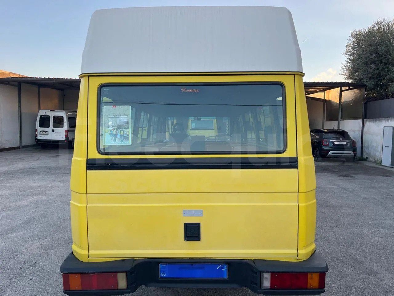 Iveco A45E10 - Iskolabusz: 5 kép. Iveco A45E10 - Iskolabusz: 5 kép.