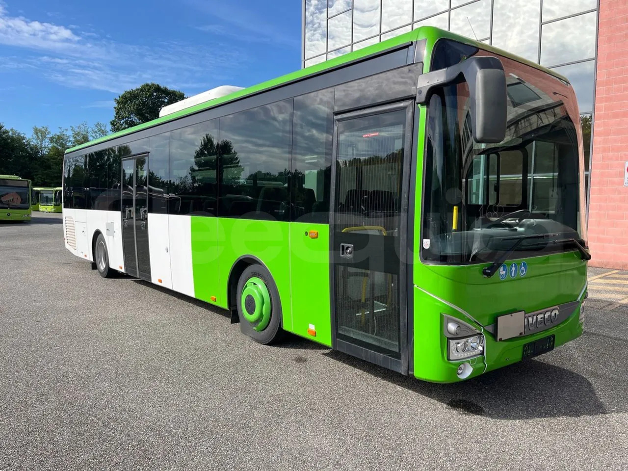 Iveco Crossway Low Entry - Városi busz: 1 kép. Iveco Crossway Low Entry - Városi busz: 1 kép.