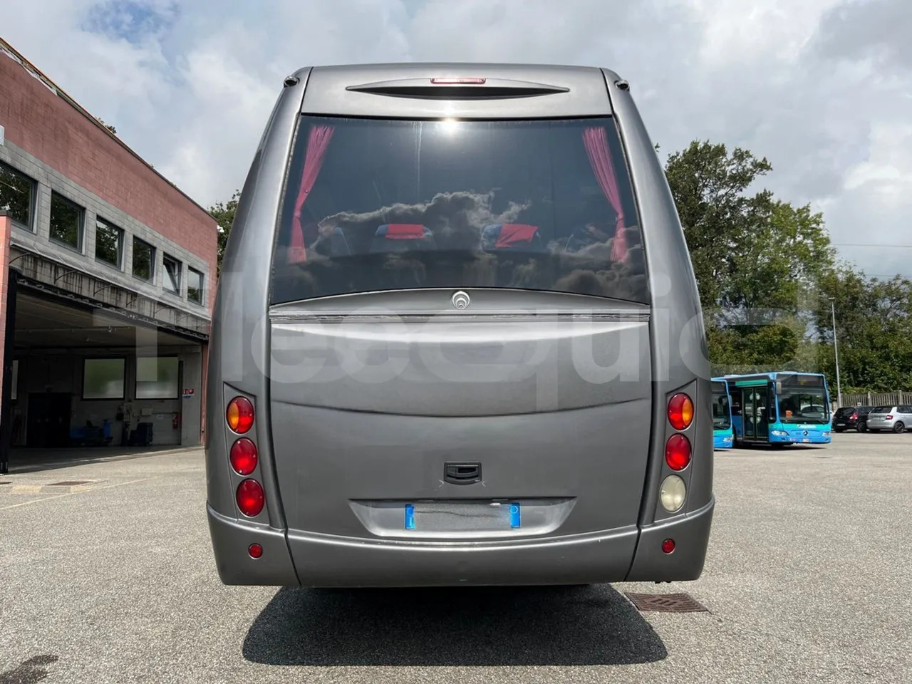 Iveco Daily - Távolsági busz: 5 kép. Iveco Daily - Távolsági busz: 5 kép.