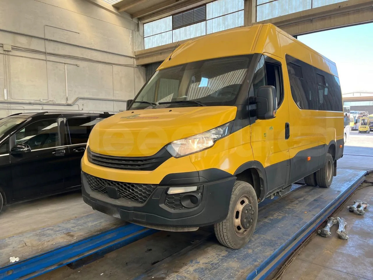 Iveco Daily - Iskolabusz: 4 kép. Iveco Daily - Iskolabusz: 4 kép.