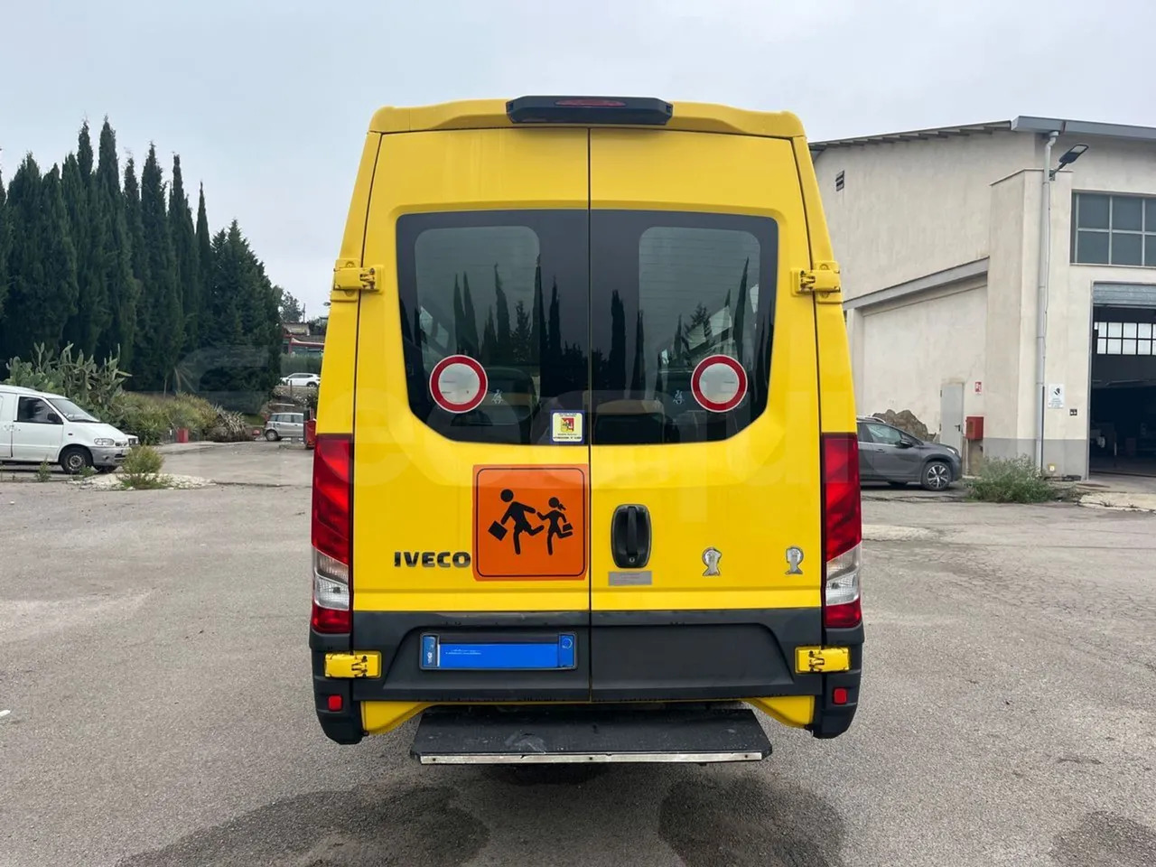 Iveco Daily - Iskolabusz: 5 kép. Iveco Daily - Iskolabusz: 5 kép.