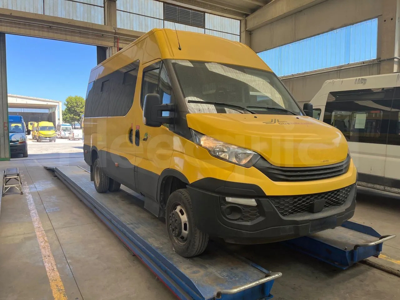 Iveco Daily - Iskolabusz: 1 kép. Iveco Daily - Iskolabusz: 1 kép.