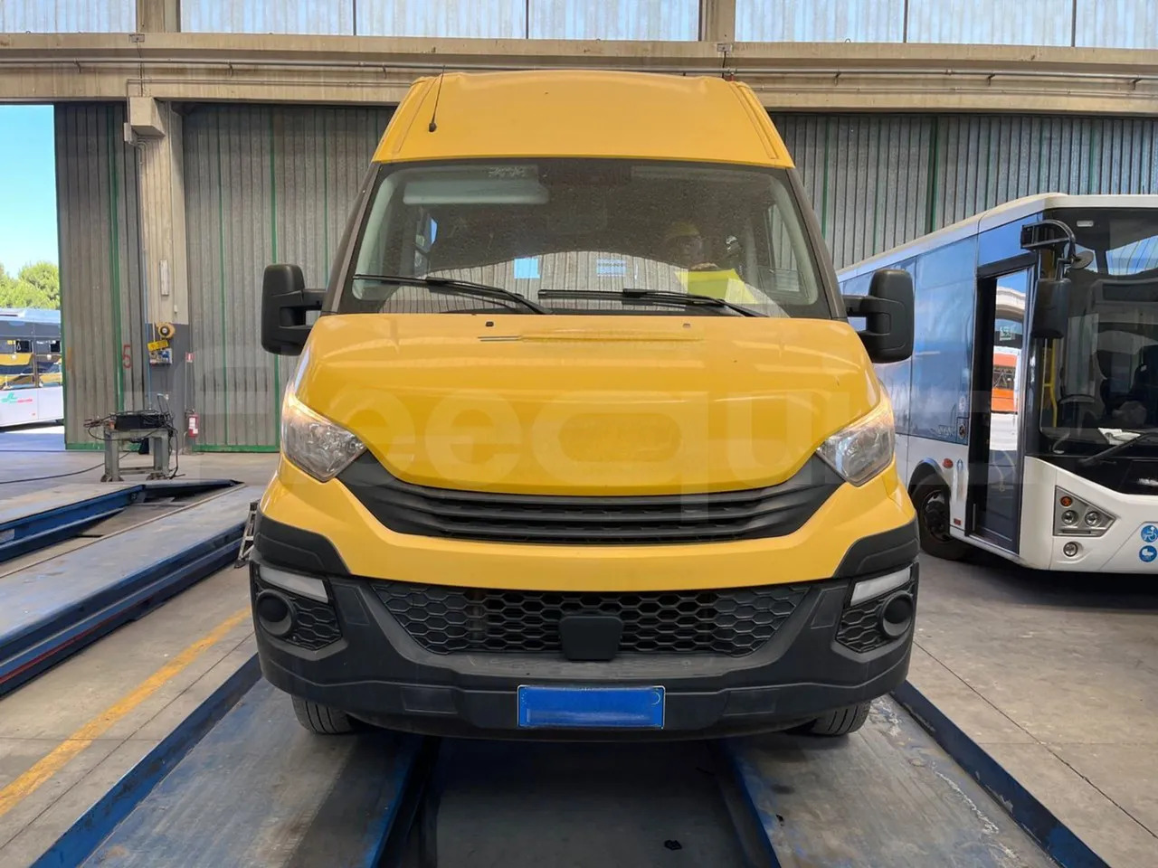Iveco Daily - Iskolabusz: 2 kép. Iveco Daily - Iskolabusz: 2 kép.