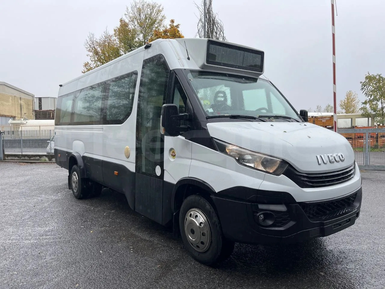 Iveco Daily - Helyközi busz: 1 kép. Iveco Daily - Helyközi busz: 1 kép.