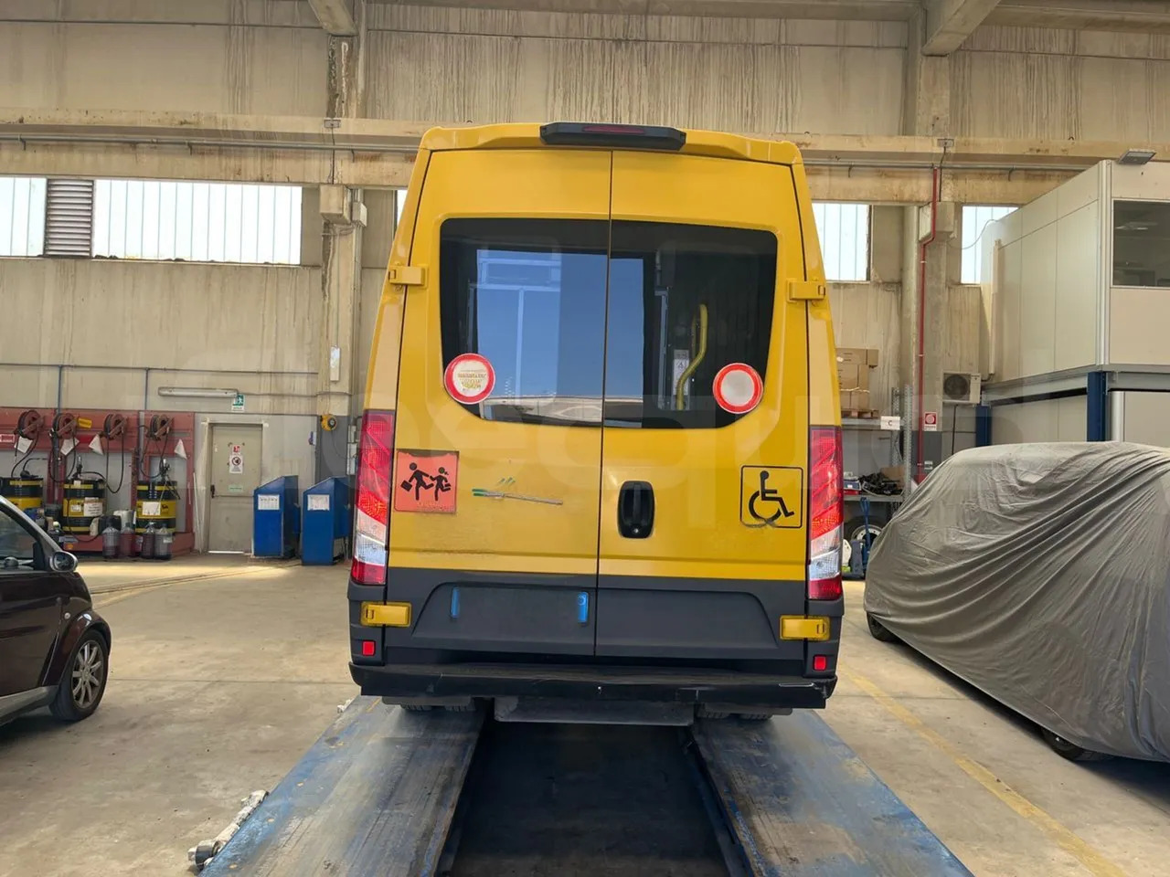 Iveco Daily - Iskolabusz: 5 kép. Iveco Daily - Iskolabusz: 5 kép.