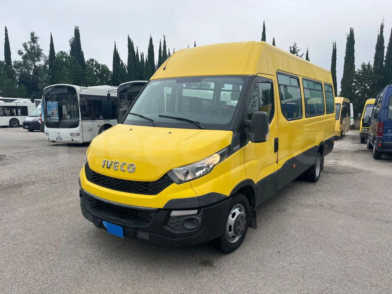 Iveco Daily - Iskolabusz: 4 kép. Iveco Daily - Iskolabusz: 4 kép.