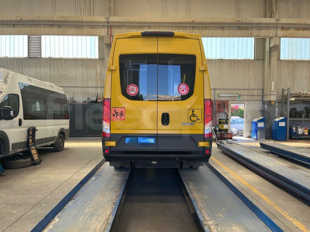 Iveco Daily - Iskolabusz: 5 kép. Iveco Daily - Iskolabusz: 5 kép.