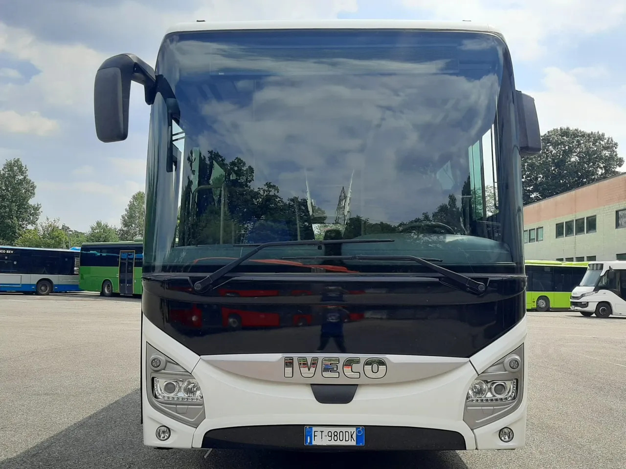 Iveco Evadys - Távolsági busz: 2 kép. Iveco Evadys - Távolsági busz: 2 kép.