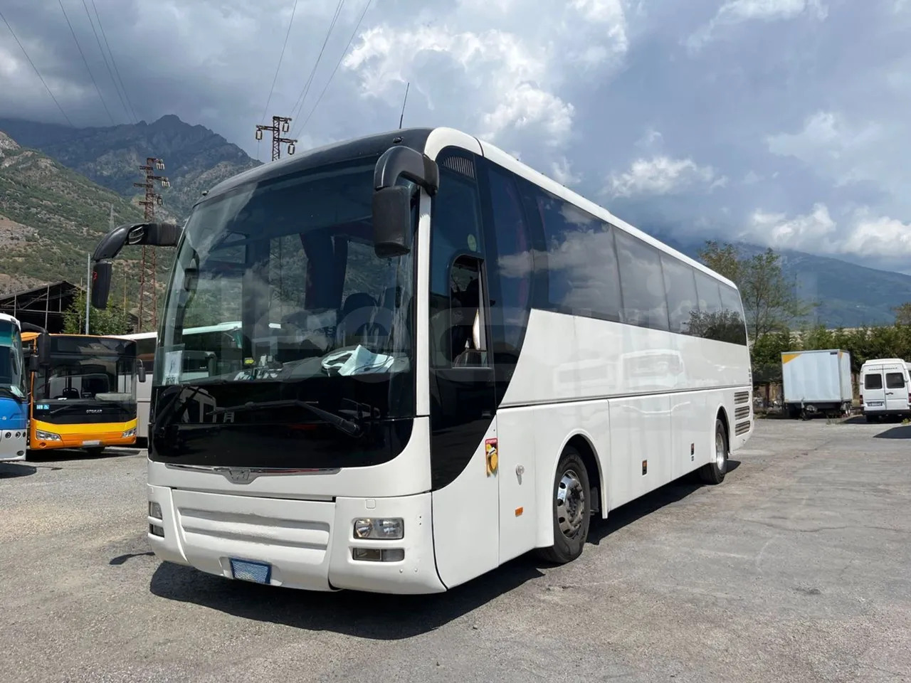 Man Lion's Coach - Távolsági busz: 4 kép. Man Lion's Coach - Távolsági busz: 4 kép.