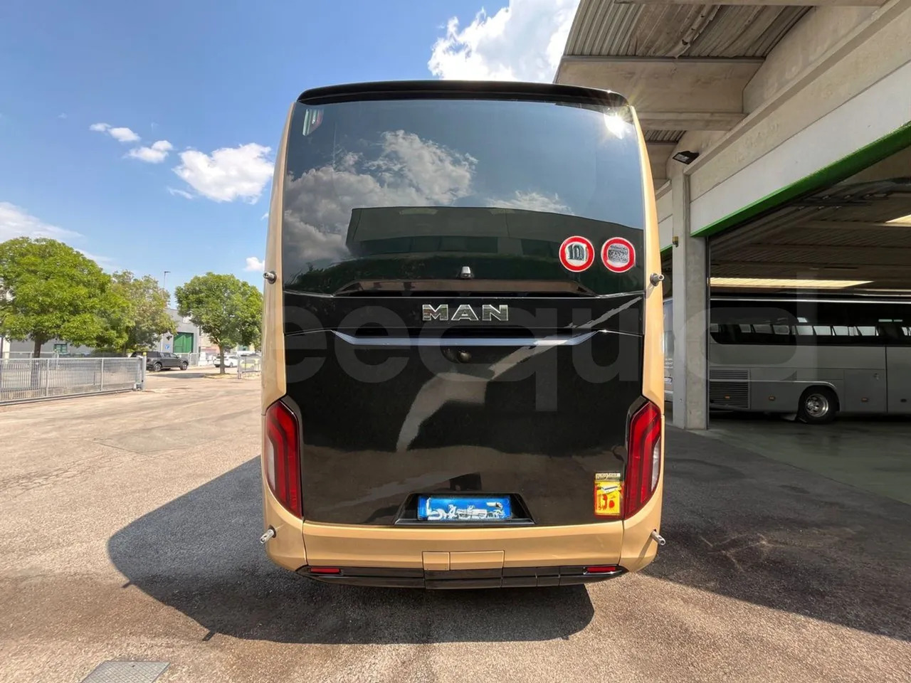 Man Lion's Coach - Távolsági busz: 5 kép. Man Lion's Coach - Távolsági busz: 5 kép.