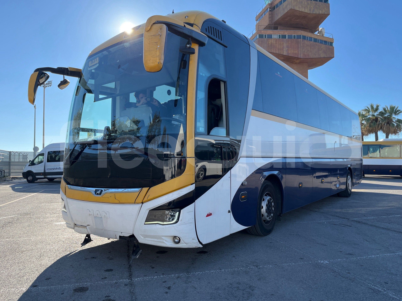 Man Lion's Coach - Távolsági busz: 4 kép. Man Lion's Coach - Távolsági busz: 4 kép.