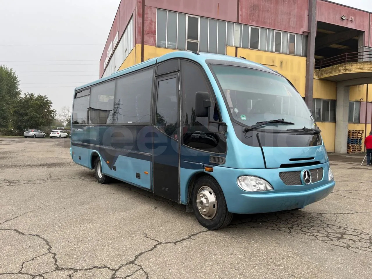 Mercedes-Benz Beluga - Távolsági busz: 1 kép. Mercedes-Benz Beluga - Távolsági busz: 1 kép.