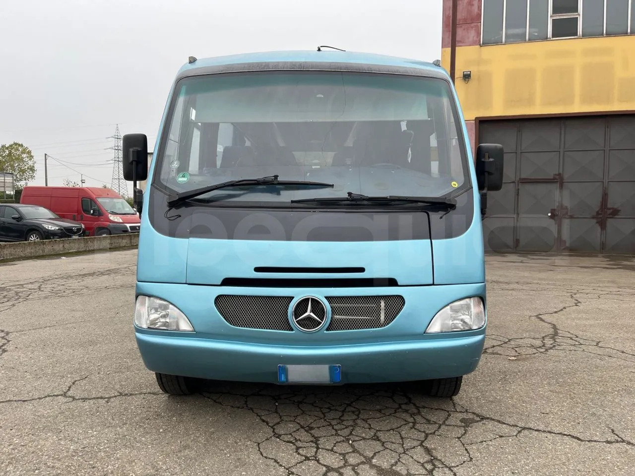 Mercedes-Benz Beluga - Távolsági busz: 2 kép. Mercedes-Benz Beluga - Távolsági busz: 2 kép.