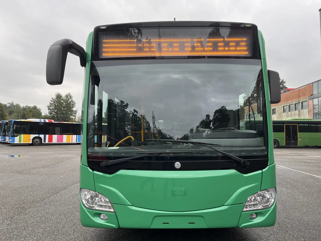 Mercedes-Benz Citaro - Városi busz: 2 kép. Mercedes-Benz Citaro - Városi busz: 2 kép.