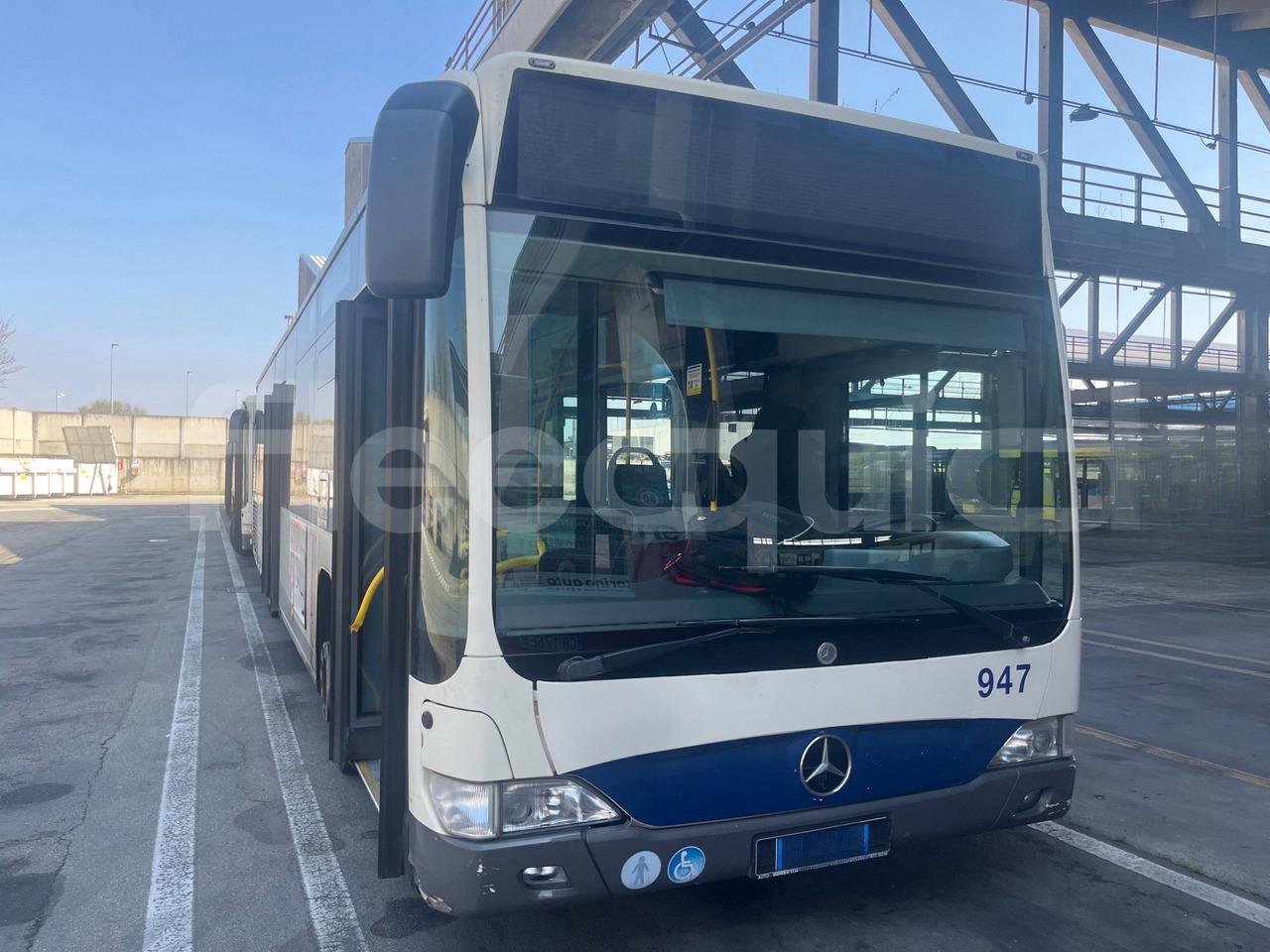 Mercedes-Benz Citaro - Városi busz: 2 kép. Mercedes-Benz Citaro - Városi busz: 2 kép.