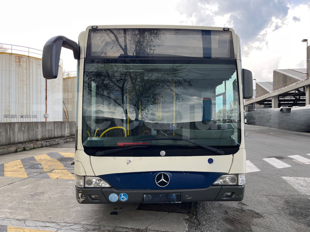 Mercedes-Benz Citaro - Városi busz: 2 kép. Mercedes-Benz Citaro - Városi busz: 2 kép.