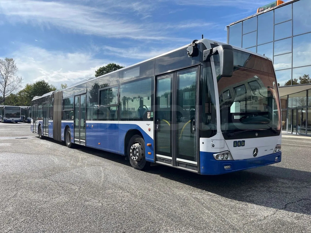 Mercedes-Benz Conecto - Városi busz: 1 kép. Mercedes-Benz Conecto - Városi busz: 1 kép.
