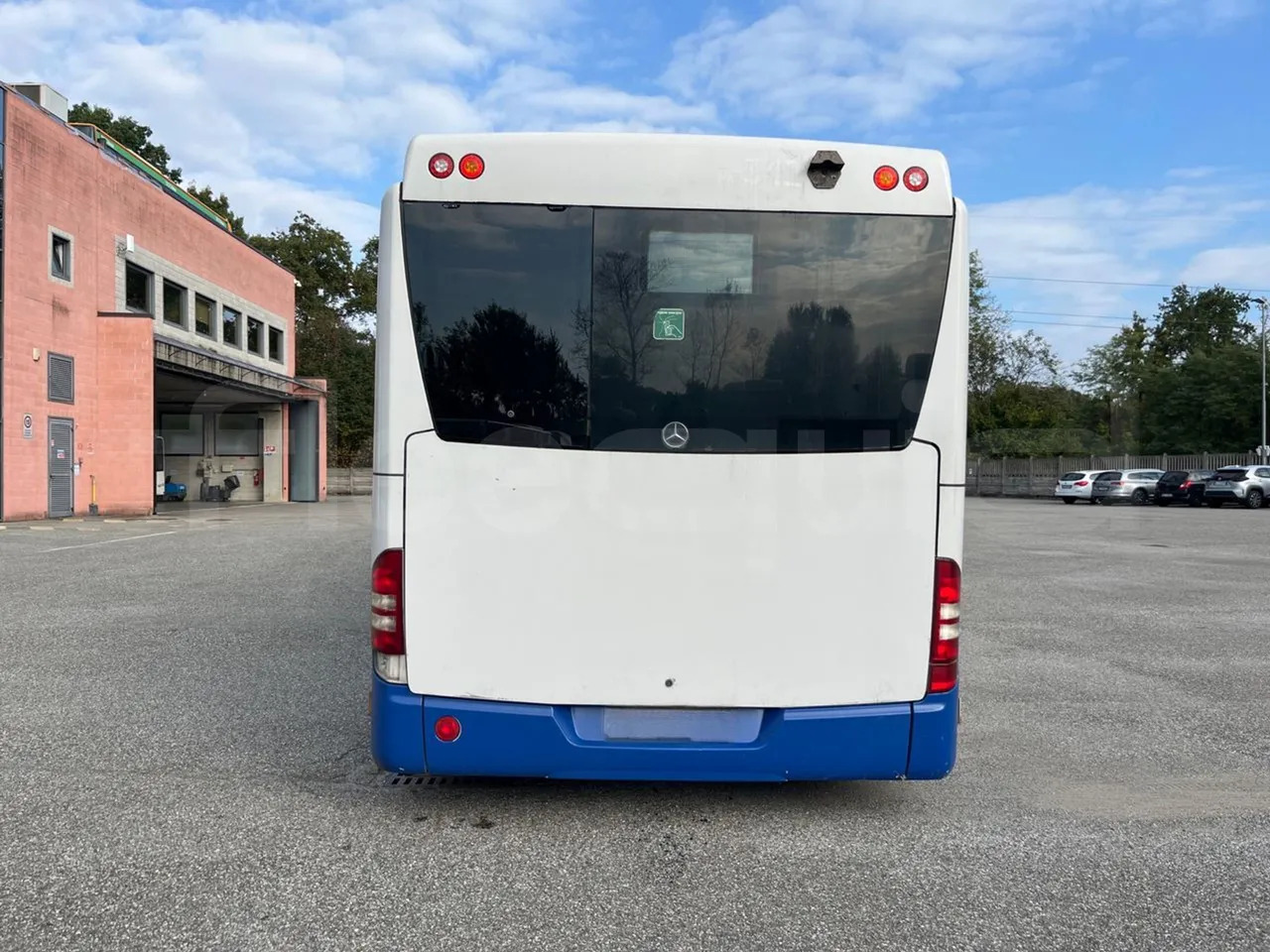 Mercedes-Benz Conecto - Városi busz: 5 kép. Mercedes-Benz Conecto - Városi busz: 5 kép.