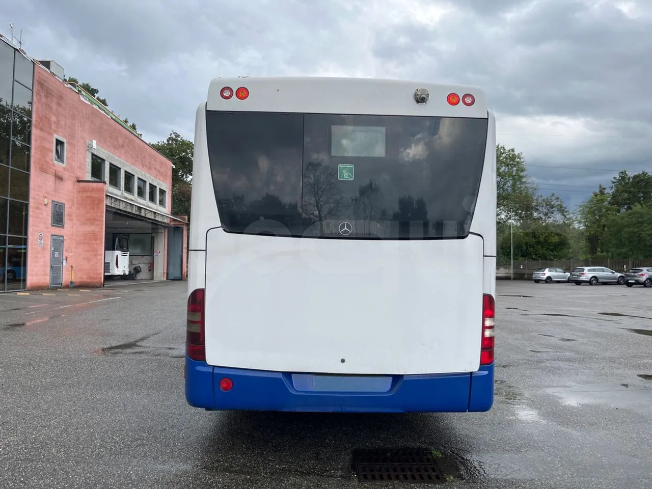 Mercedes-Benz Conecto - Városi busz: 5 kép. Mercedes-Benz Conecto - Városi busz: 5 kép.