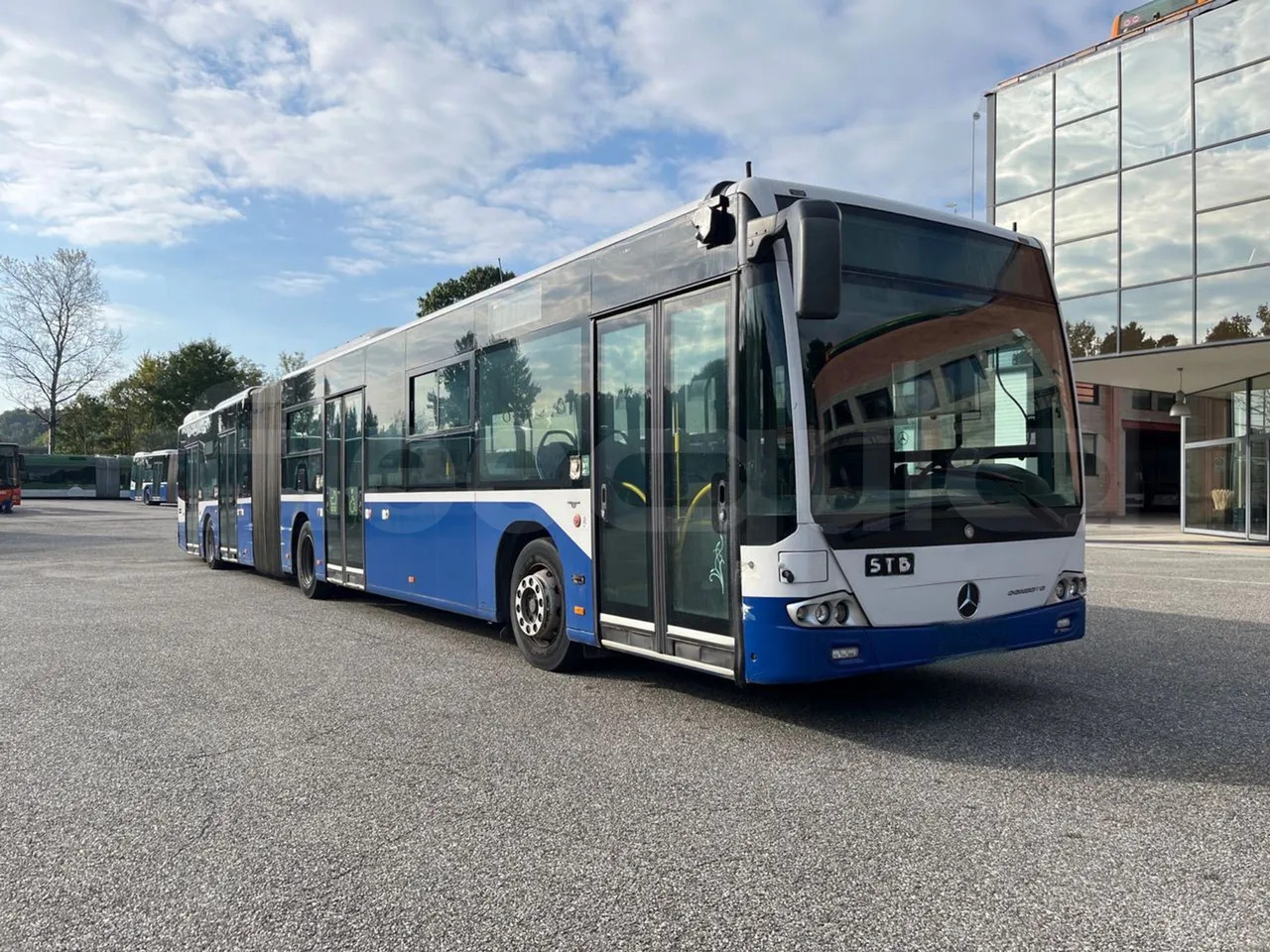 Mercedes-Benz Conecto - Városi busz: 1 kép. Mercedes-Benz Conecto - Városi busz: 1 kép.