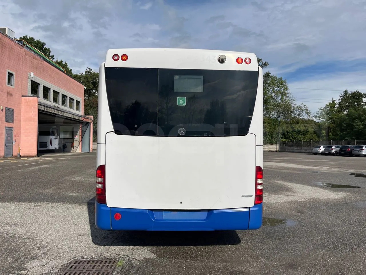 Mercedes-Benz Conecto - Városi busz: 5 kép. Mercedes-Benz Conecto - Városi busz: 5 kép.