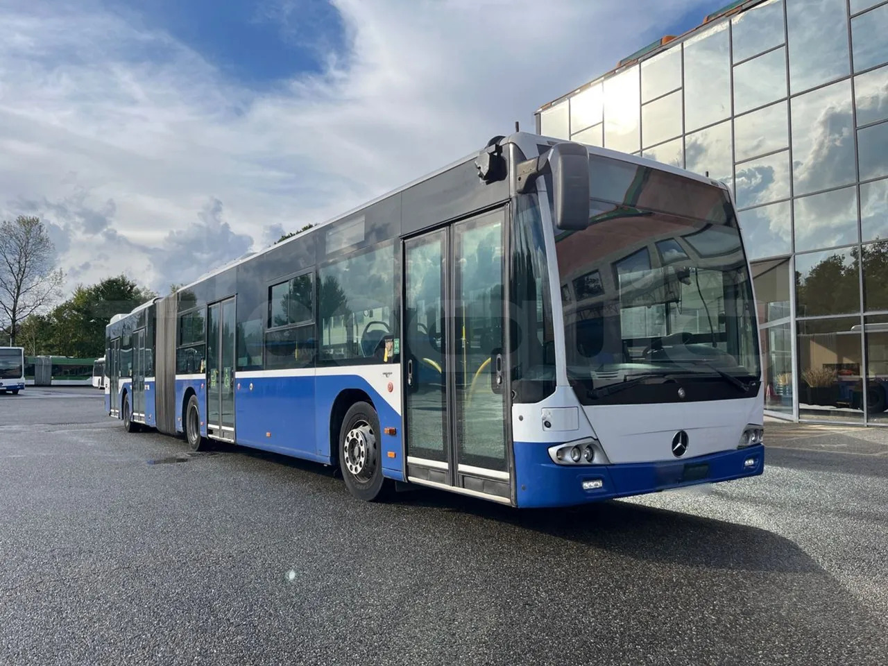 Mercedes-Benz Conecto - Városi busz: 1 kép. Mercedes-Benz Conecto - Városi busz: 1 kép.