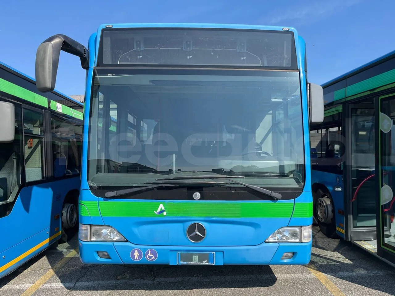 Mercedes-Benz Evobus - Városi busz: 2 kép. Mercedes-Benz Evobus - Városi busz: 2 kép.