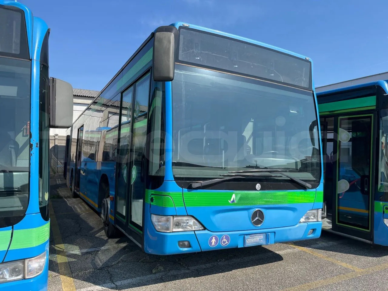 Mercedes-Benz Evobus - Városi busz: 1 kép. Mercedes-Benz Evobus - Városi busz: 1 kép.