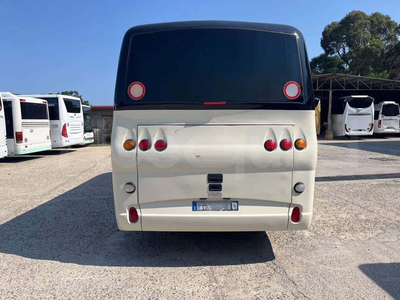 Mercedes-Benz MB 818 S - Távolsági busz: 5 kép. Mercedes-Benz MB 818 S - Távolsági busz: 5 kép.