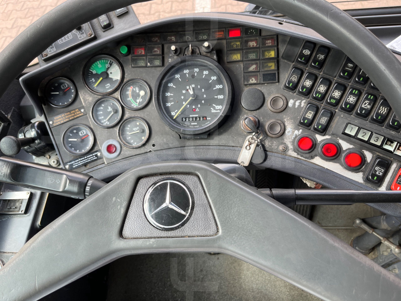 Mercedes-Benz O 405N2 - Helyközi busz: 3 kép. Mercedes-Benz O 405N2 - Helyközi busz: 3 kép.