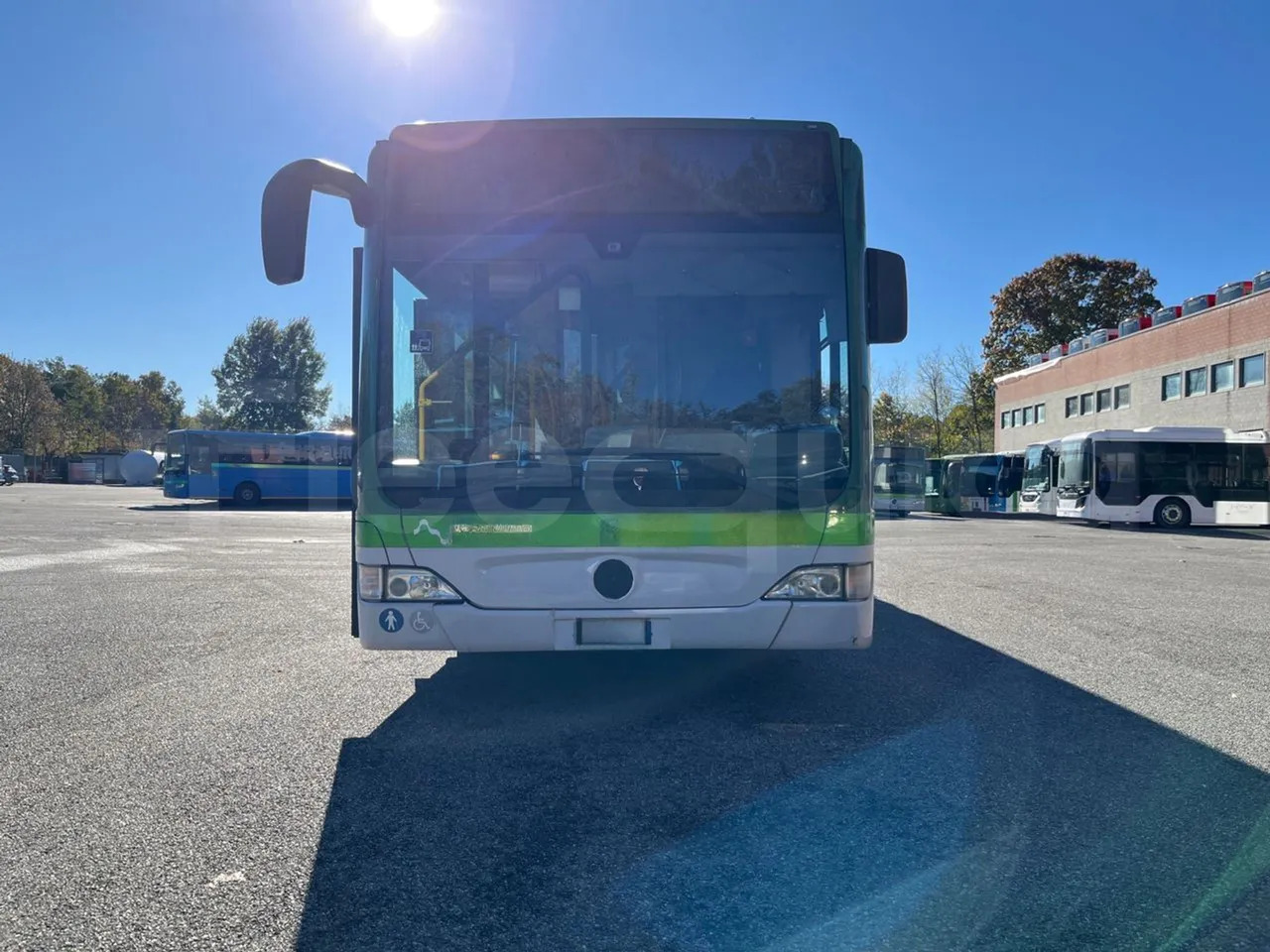 Mercedes-Benz O 530 - Városi busz: 2 kép. Mercedes-Benz O 530 - Városi busz: 2 kép.